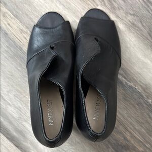 Nine West Black Leather Peep Toe Mules